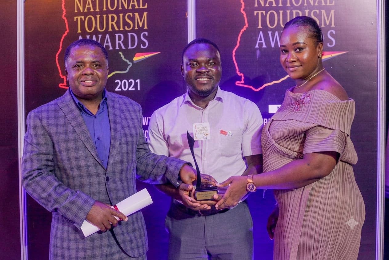 Niiplants team holding a trophy at the National Tourism Awards